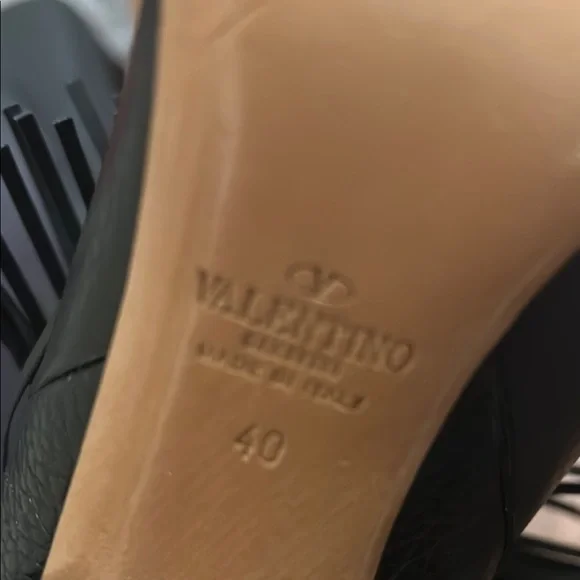 Valentino Garavani Black Fringe Heeled Boots - Picture 5 of 7